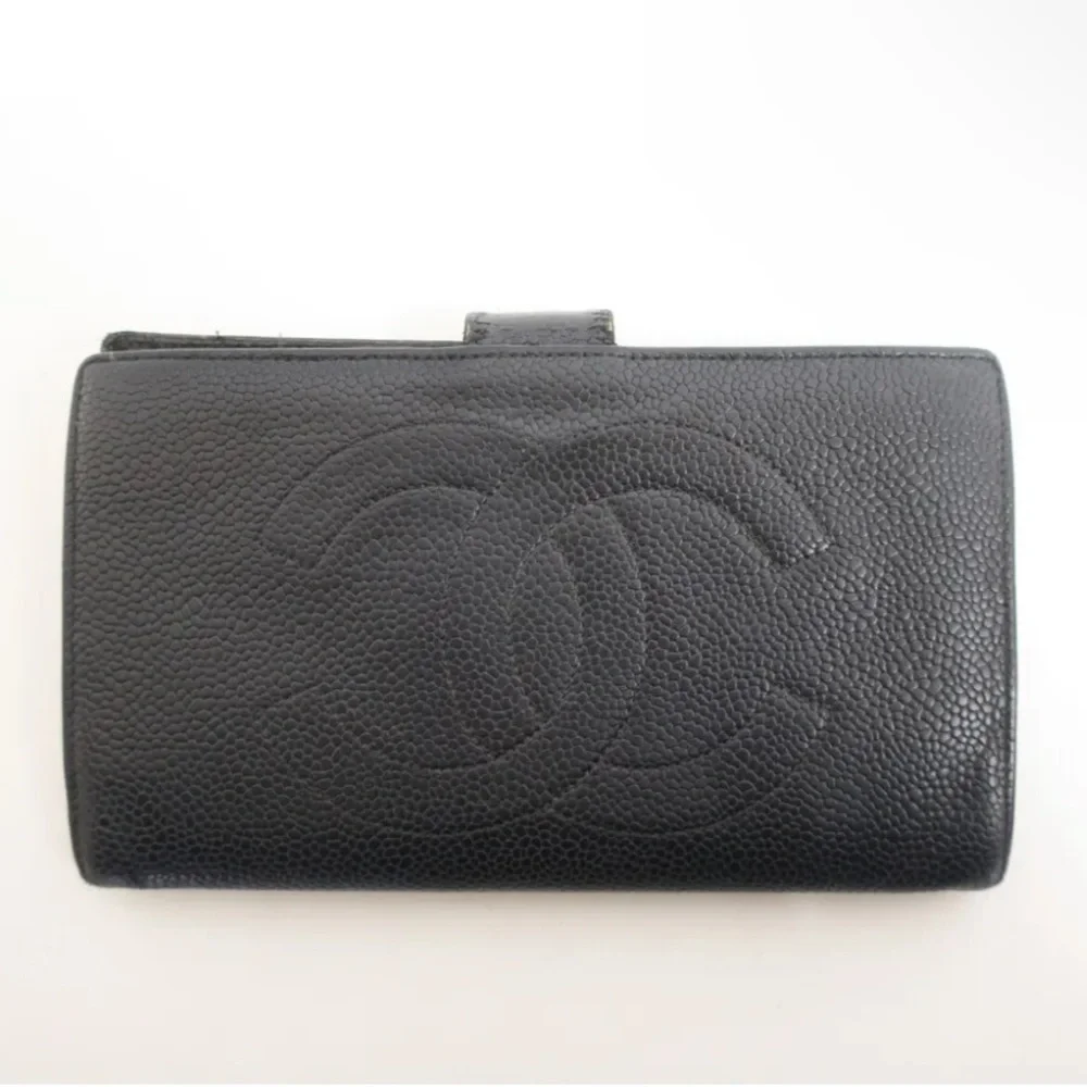 CHANEL caviar large CC long bifold wallet with front snap closure. - Picture 2 of 6